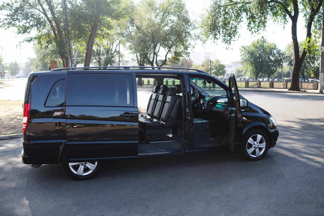 Замовити атобус Харків -  Оренда автобуса із водієм - KharkovBus