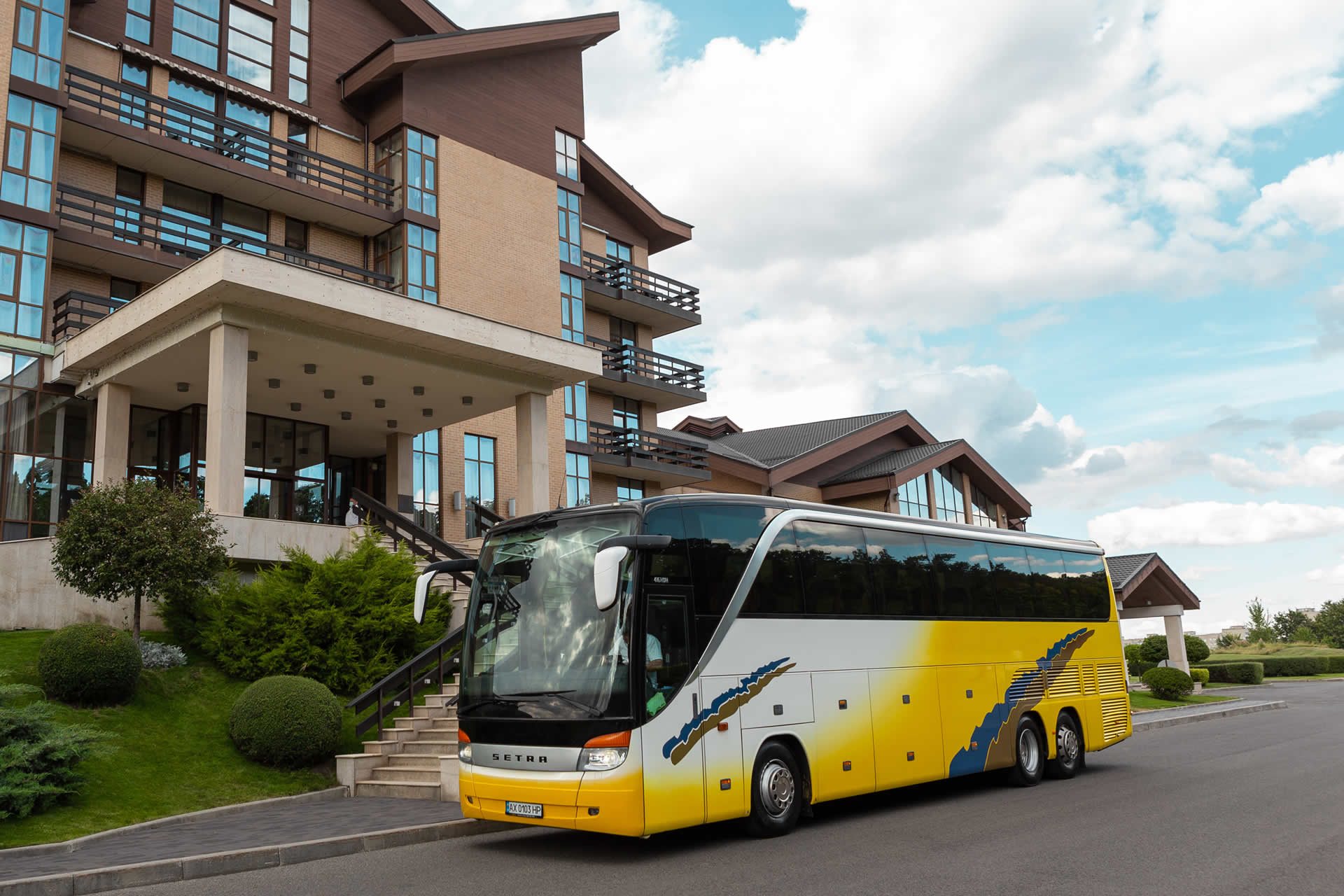 Замовити  автобус із водієм в Харкові - KharkovBus